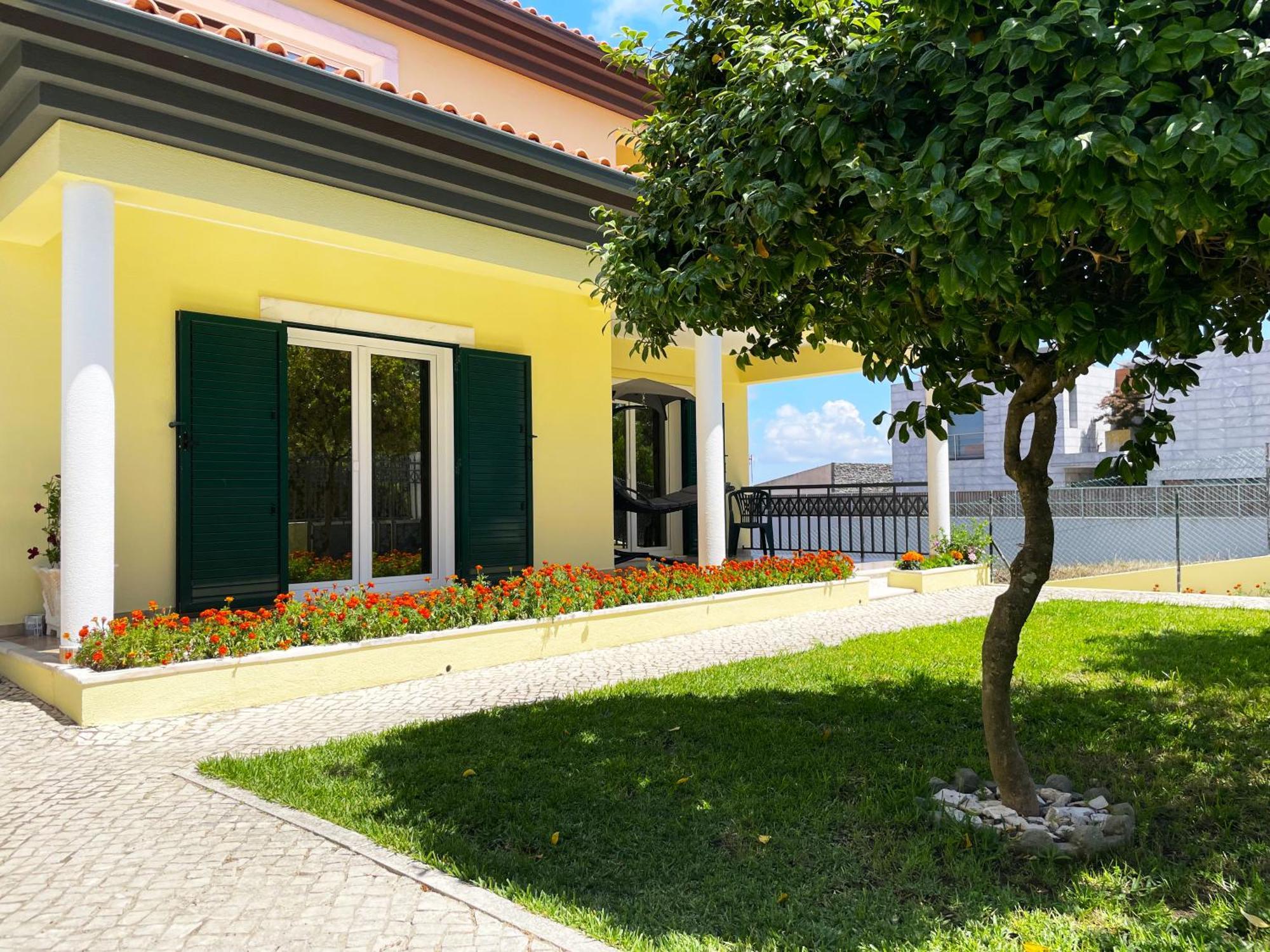 Lolik Villa Sobreda Eksteriør bilde